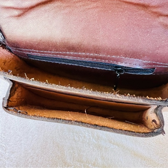 VINTAGE HAND TOOLED LEATHER HANDMADE EMBROIDERED STURDY CROSSBODY SADDLE BAG EUC - Picture 5 of 10